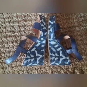Born | Shoes | Born Womens Navy Platform Sandals Aztec Print Art Office ...
